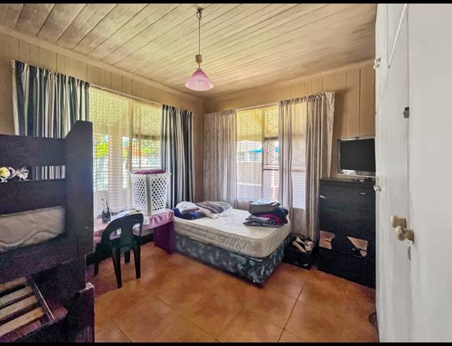 3 BEDROOM FREEHOLD FOR SALE IN WILLOW PARK
